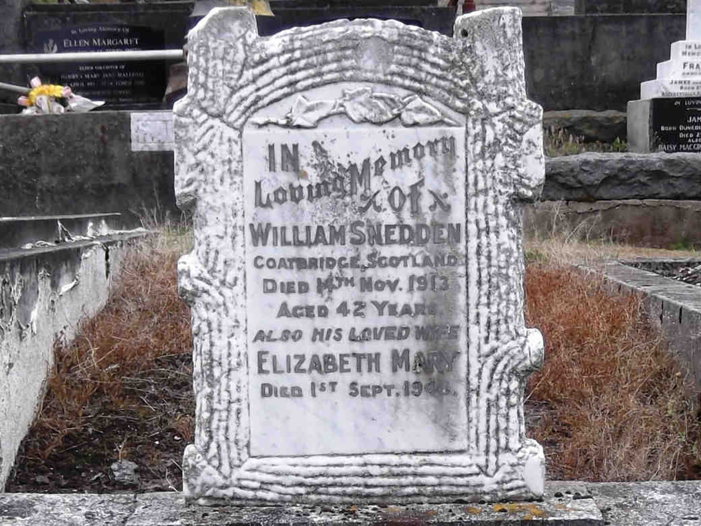 Photo of headstones/Elizabeth Mary Finlayson died 1948 hdstn Dunedin